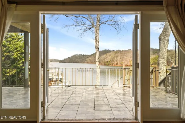 $909,000 | 224 Northshore Drive, Greenback, TN 37742