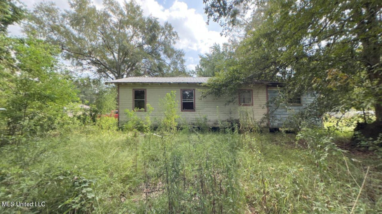 806 Jarrell Street Picayune, MS 39466 - Photo 2 of 15 Backyard_