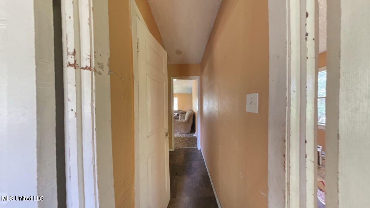 806 Jarrell Street Picayune, MS 39466 - Photo 10 of 15 Hallway_