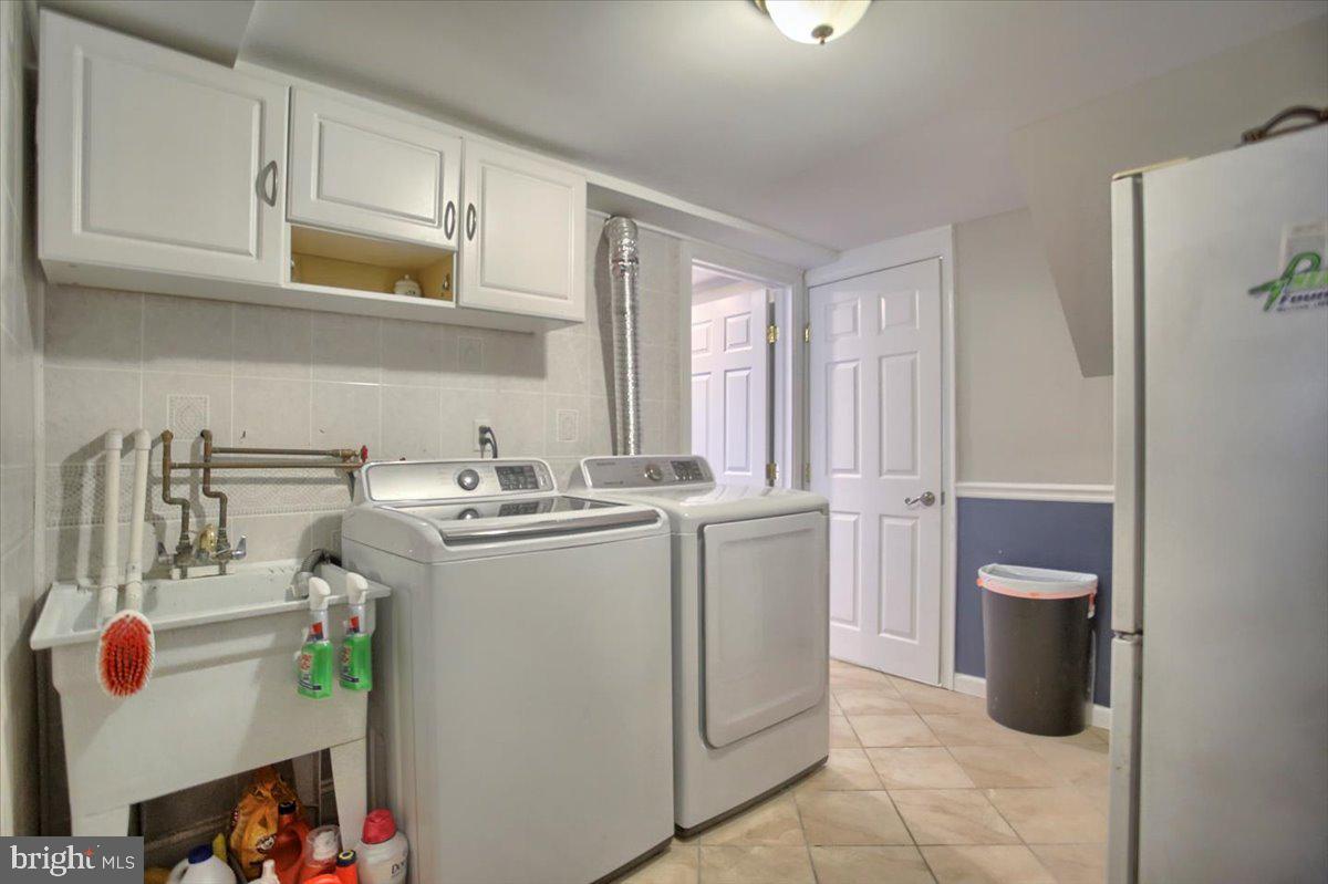 3547 Byrne Road Philadelphia, PA 19154 - Photo 29 of 36 Full Size Laundry Room