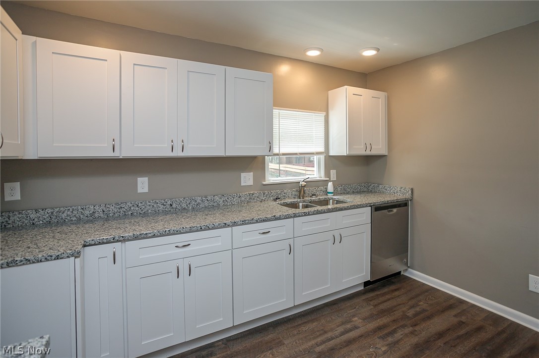 8513 Ackley Road Parma, OH 44129 - Photo 9 of 28
