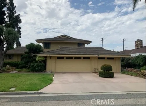$965,000 | 804 East Clemmer Drive, Compton, CA 90221