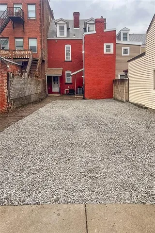 $2,550 | 2810 Sarah Street, Unit 1, South Side, PA 15203