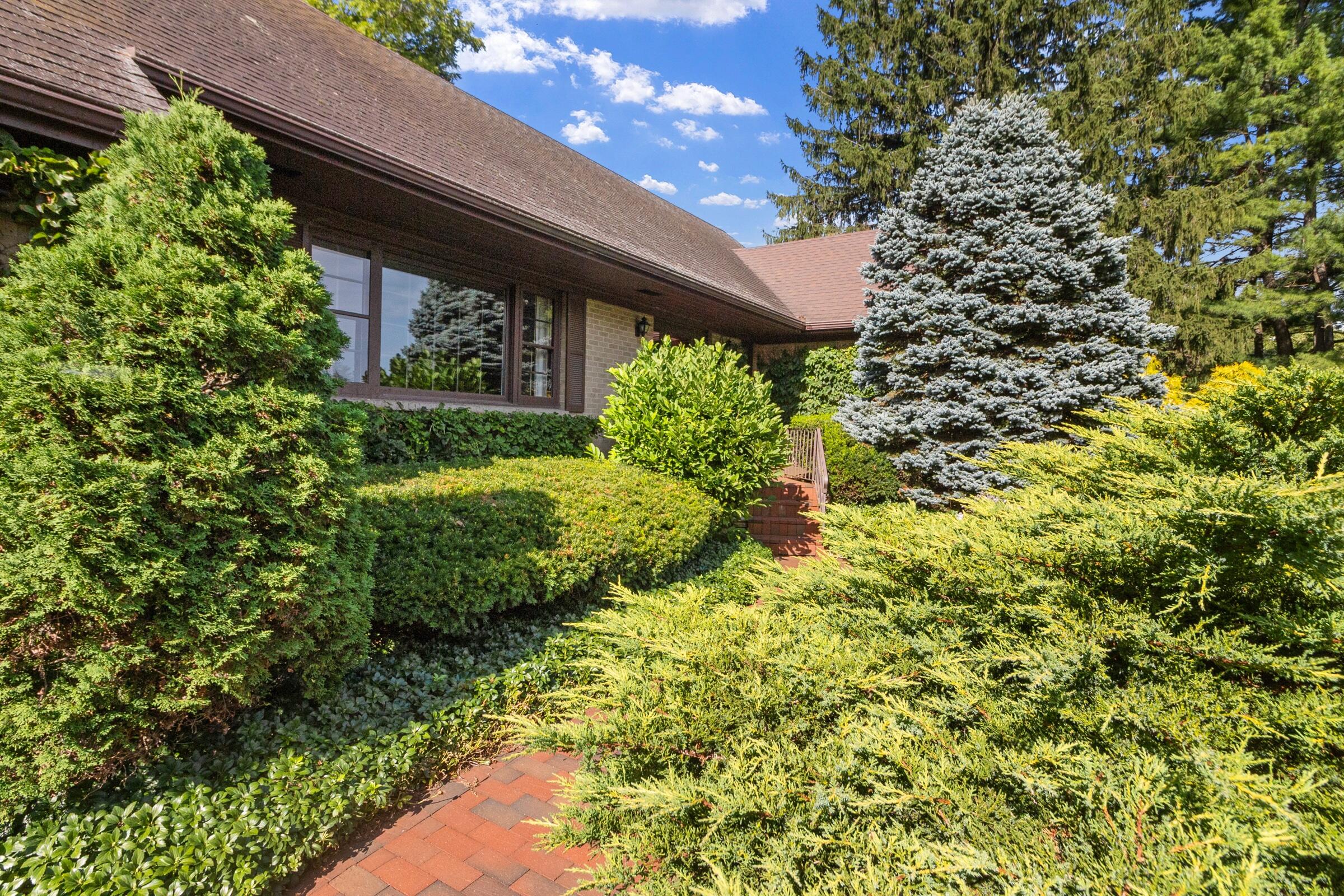 132 Brook Lane Delavan, WI 53115 - Photo 11 of 38 bb2