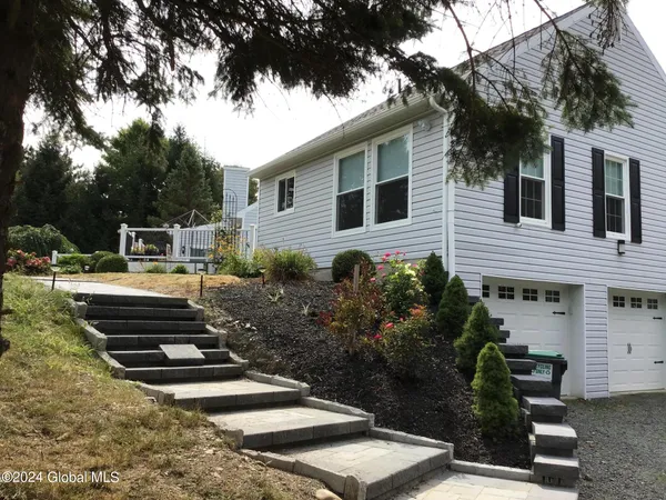 $1,600 | 16 Krieger Lane, Brunswick, NY 12180