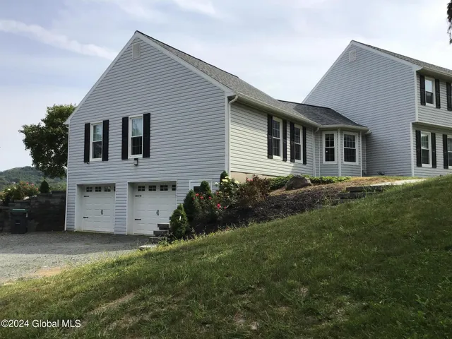 $1,700 | 16 Krieger Lane, Brunswick, NY 12180