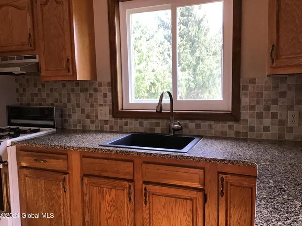 $1,600 | 16 Krieger Lane, Brunswick, NY 12180