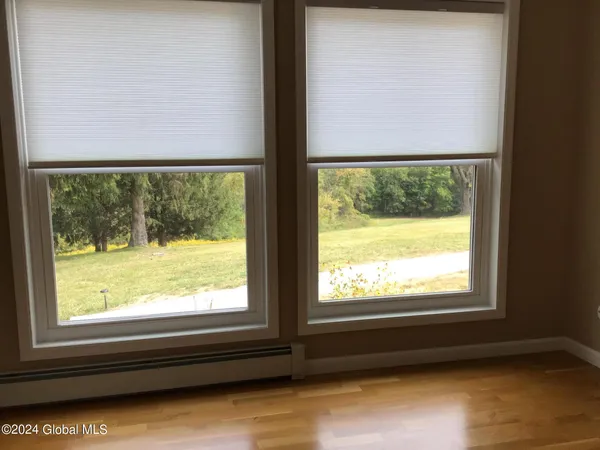 $1,600 | 16 Krieger Lane, Brunswick, NY 12180