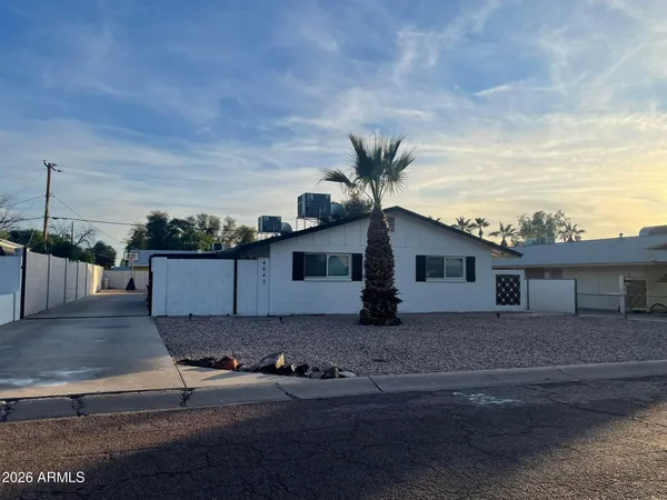 $1,700 | 4843 East Cambridge Avenue, Unit 10, Phoenix, AZ 85008