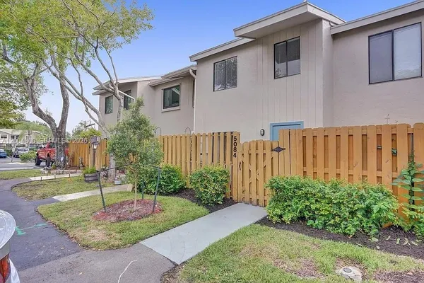 $420,000 | 5084 South University Drive, Davie, FL 33328