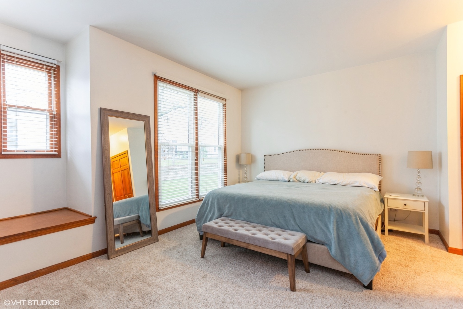 910 Prospect Court, Unit 910 Naperville, IL 60540 - Photo 5 of 17 a bedroom with a bed and a window