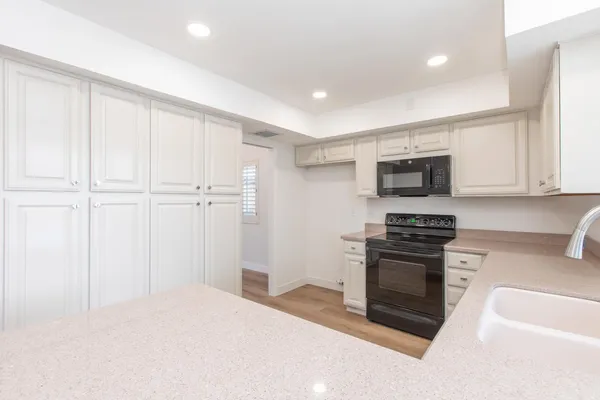 $2,950 | 2607 East Larkspur Drive, Phoenix, AZ 85032