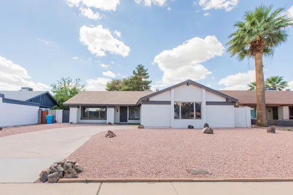 $2,950 | 2607 East Larkspur Drive, Phoenix, AZ 85032