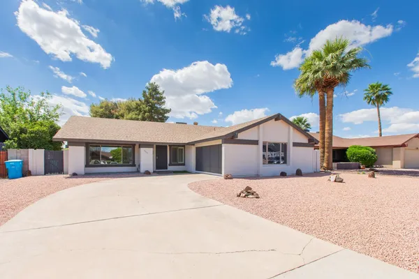 $2,950 | 2607 East Larkspur Drive, Phoenix, AZ 85032