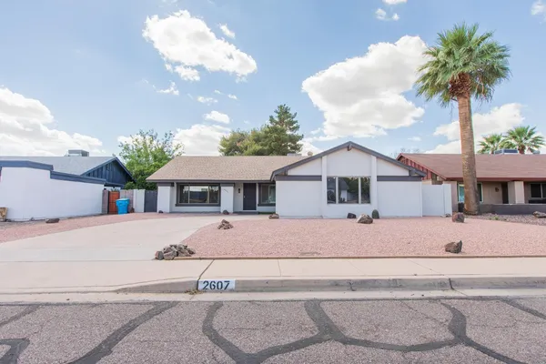 $2,950 | 2607 East Larkspur Drive, Phoenix, AZ 85032