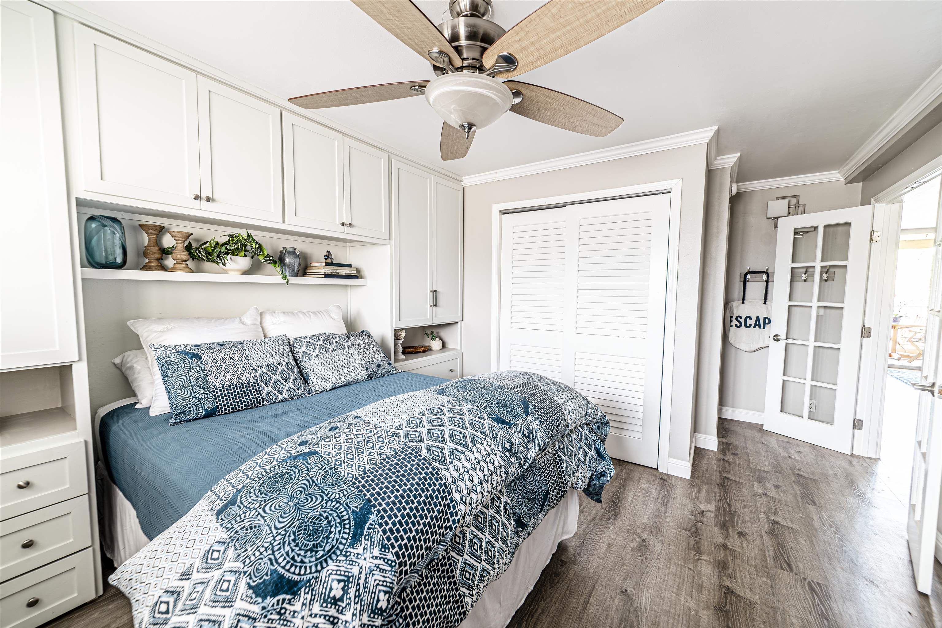 760 South Kihei Road, Unit 202 Kihei, HI 96753 - Photo 20 of 31 a bedroom with bed and window