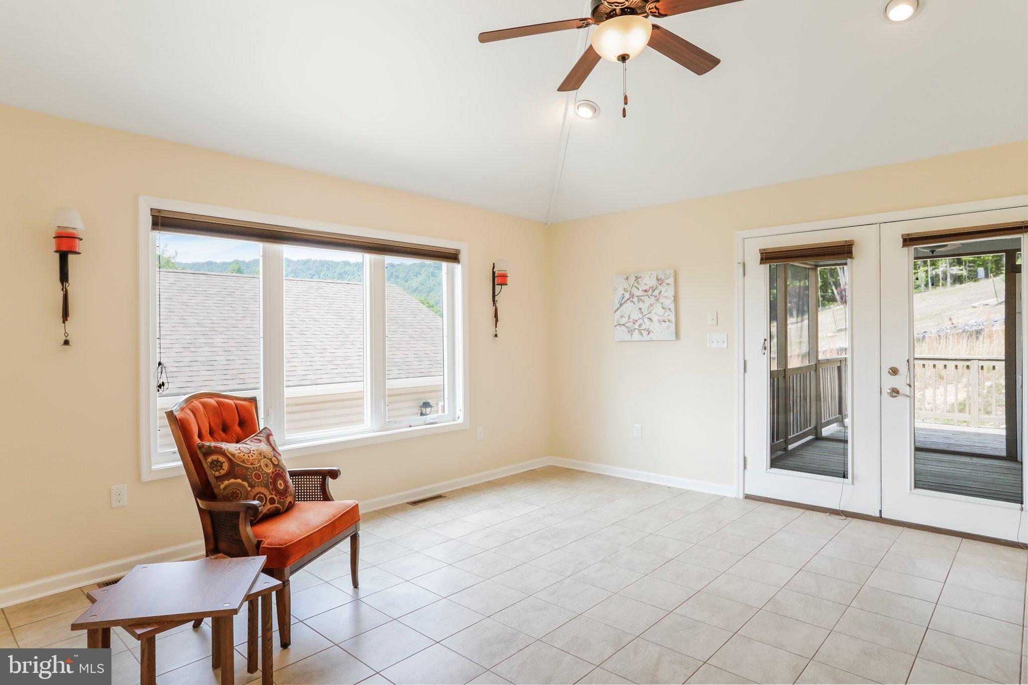 342 Moundbuilder Loop Hedgesville, WV 25427 - Photo 20 of 81 Sun Room with Screened in Porch access!