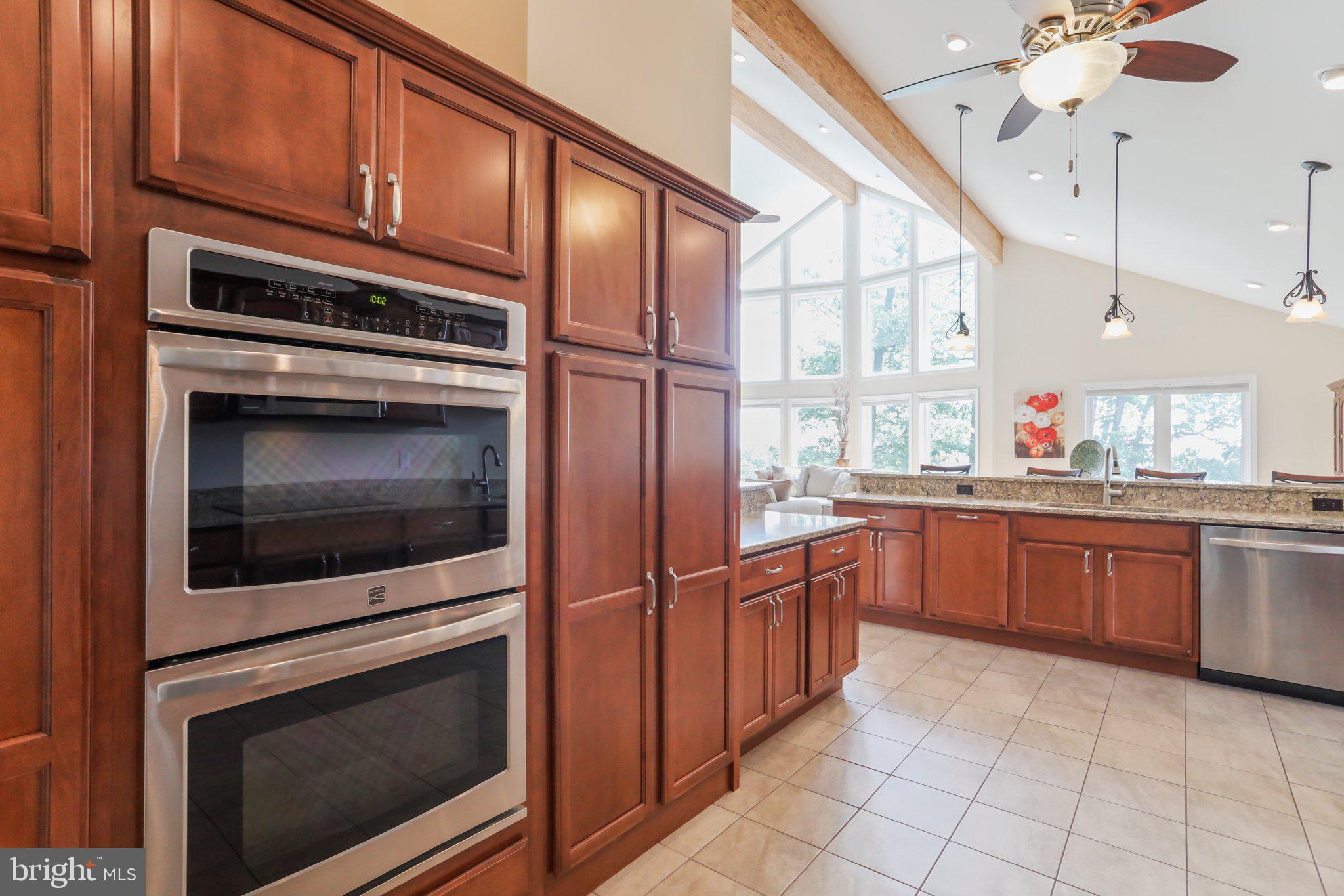 342 Moundbuilder Loop Hedgesville, WV 25427 - Photo 25 of 81 This kitchen is a Chef's Dream!