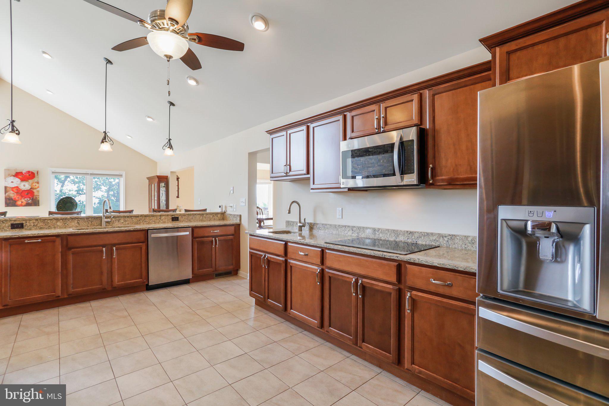 342 Moundbuilder Loop Hedgesville, WV 25427 - Photo 26 of 81 Stainless Steel Appliances!