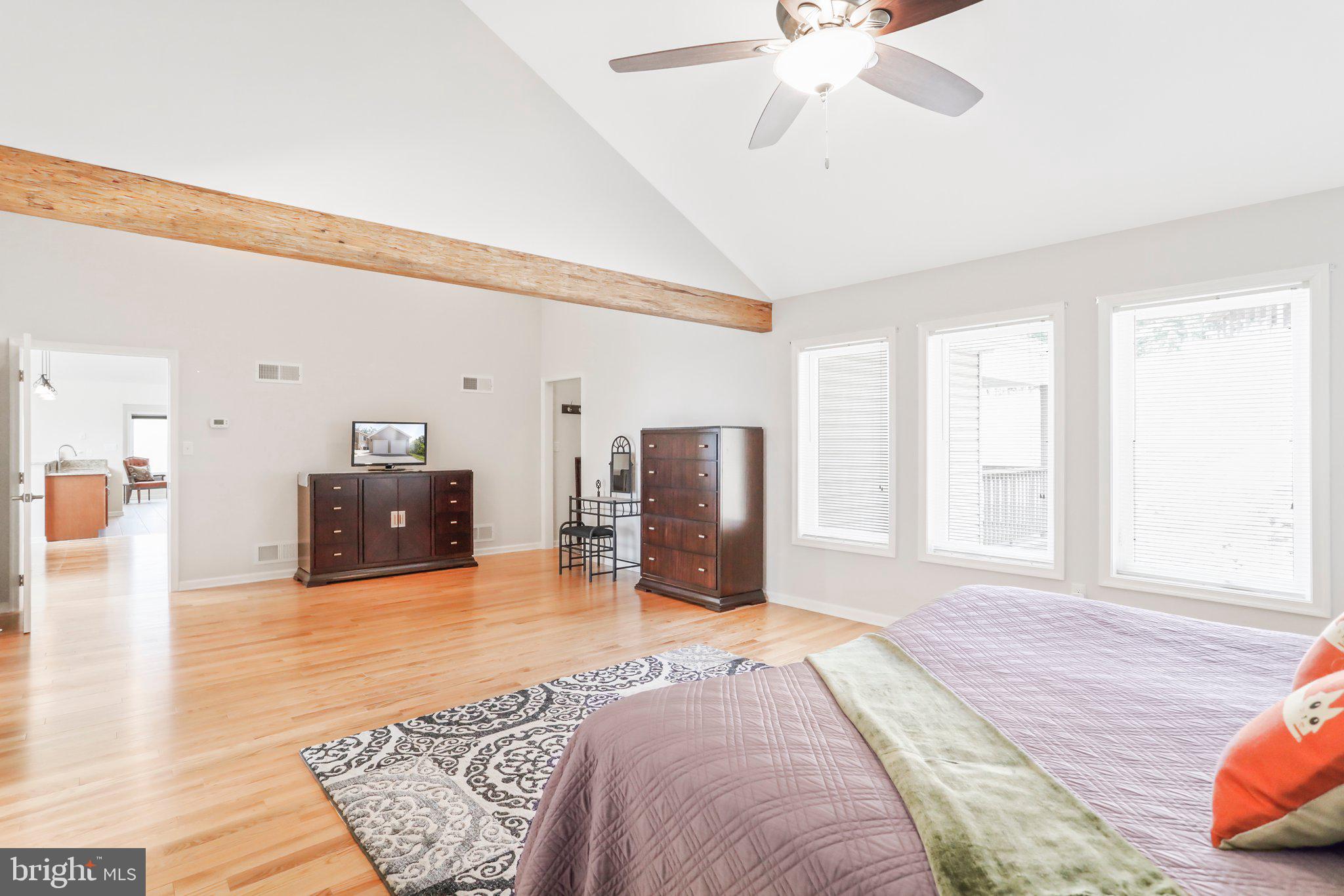 342 Moundbuilder Loop Hedgesville, WV 25427 - Photo 32 of 81 BR has Exposed Wood Beams & Oak Floors!