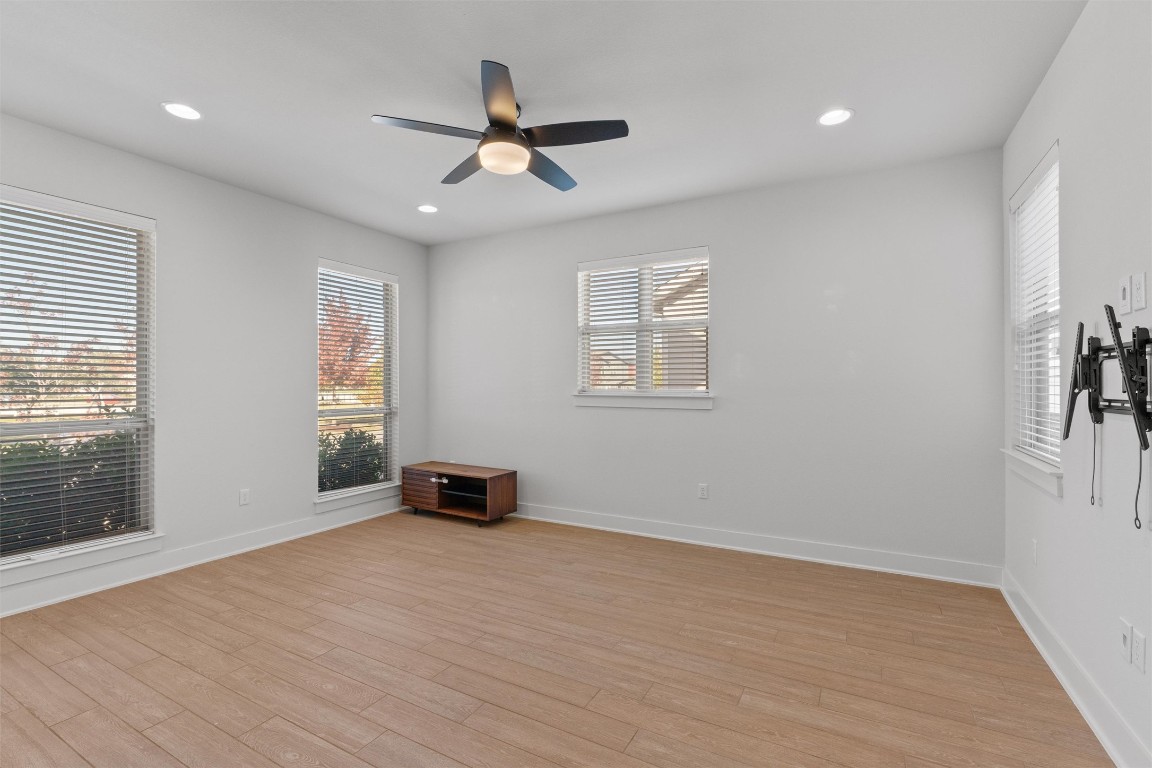 8707 Alderman Dr. Austin, TX 78747 - Photo 4 of 33 a view of a livingroom with a workspace