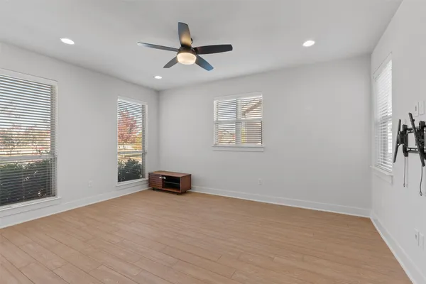 a view of a livingroom with a workspace
