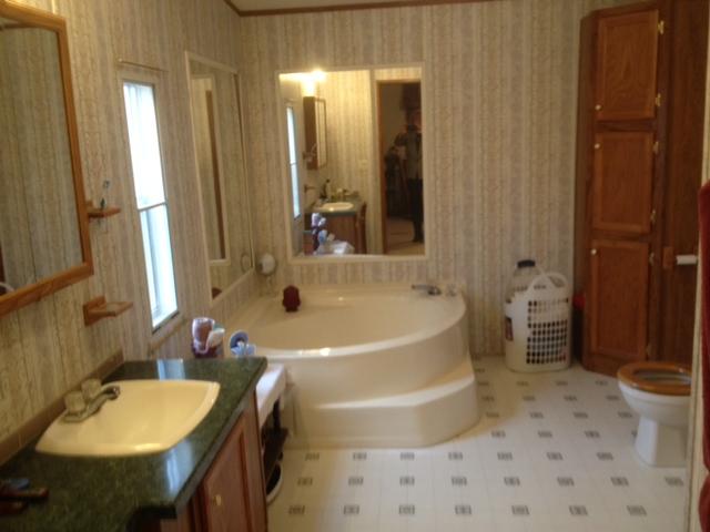 645 Cook Road Portland, TN 37148 - Photo 14 of 20 Large master bath with tub and seperate shower.