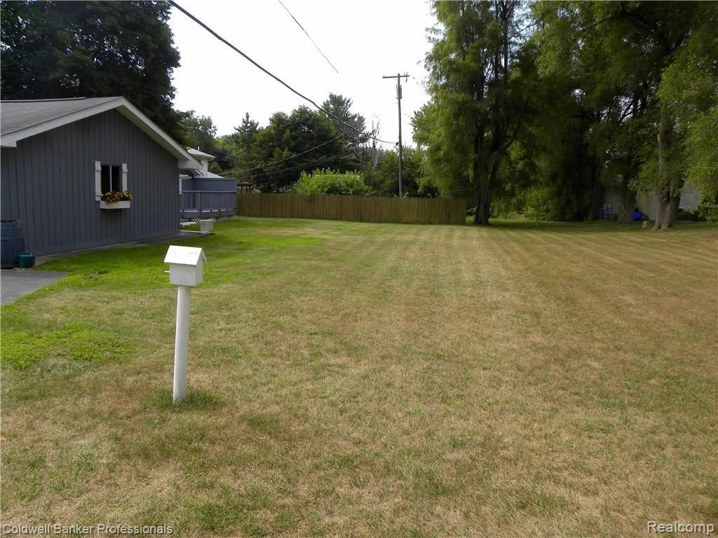 6565 Walters Road Clarkston, MI 48346 - Photo 9 of 40 Large flat backyard