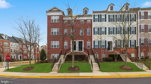 $349,995 | 5569 Lanier Avenue, Unit 379, Suitland, MD 20746