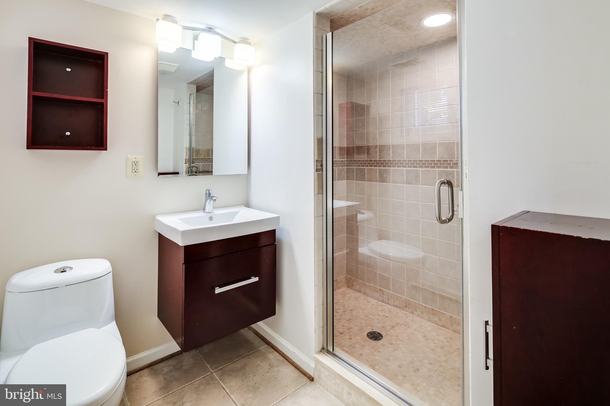 10780 Scaggsville Road Laurel, MD 20723 - Photo 31 of 42 Lower Lvl 1 - Full Bath W/Oversized Shower & Bench