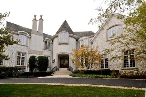 13 Riderwood Road North Barrington, IL 60010 - Photo 1 of 16 a front view of a house with garden