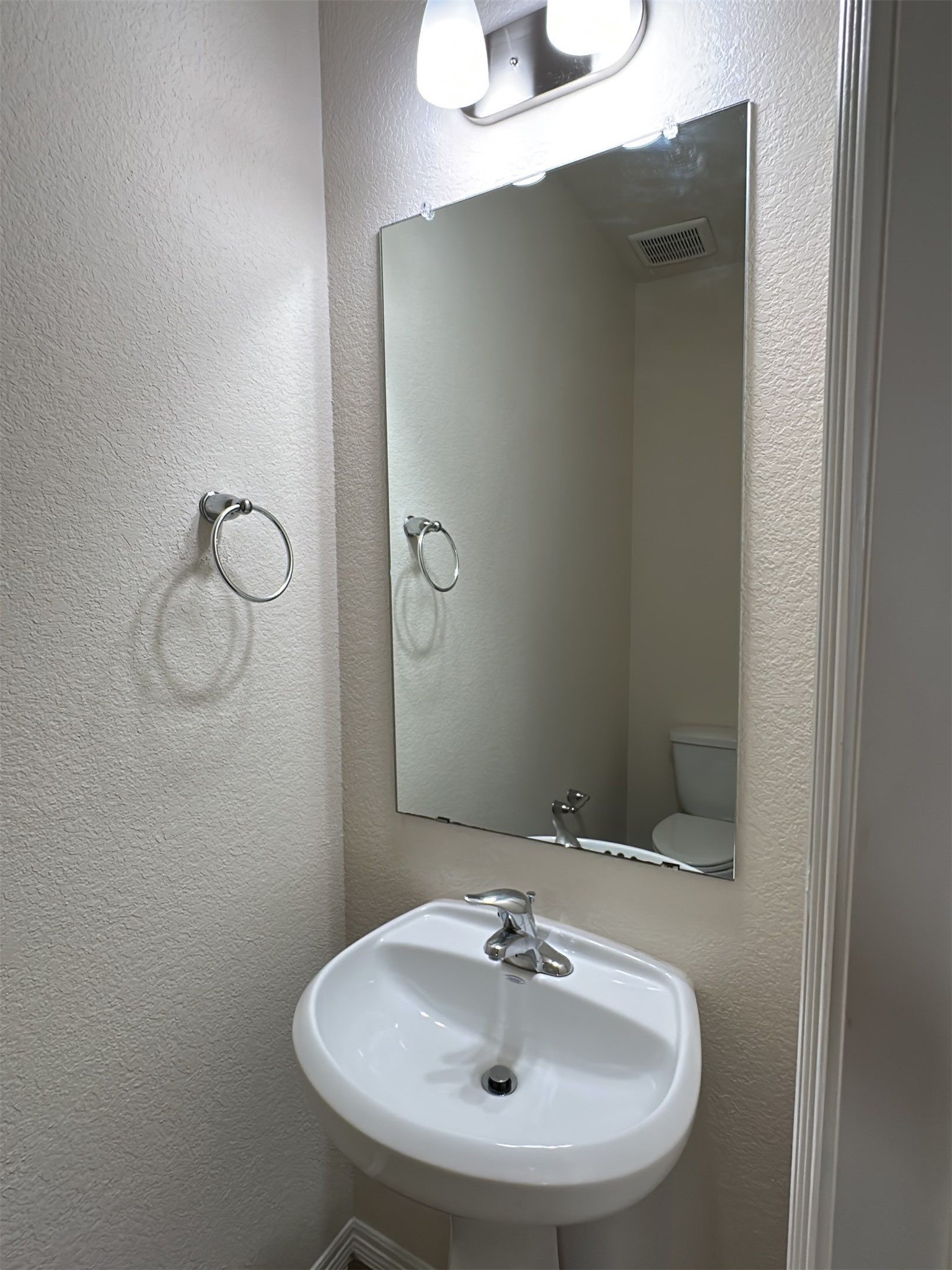 9931 Swindale Ridge Lane Houston, TX 77044 - Photo 15 of 29 a bathroom with a sink and mirror