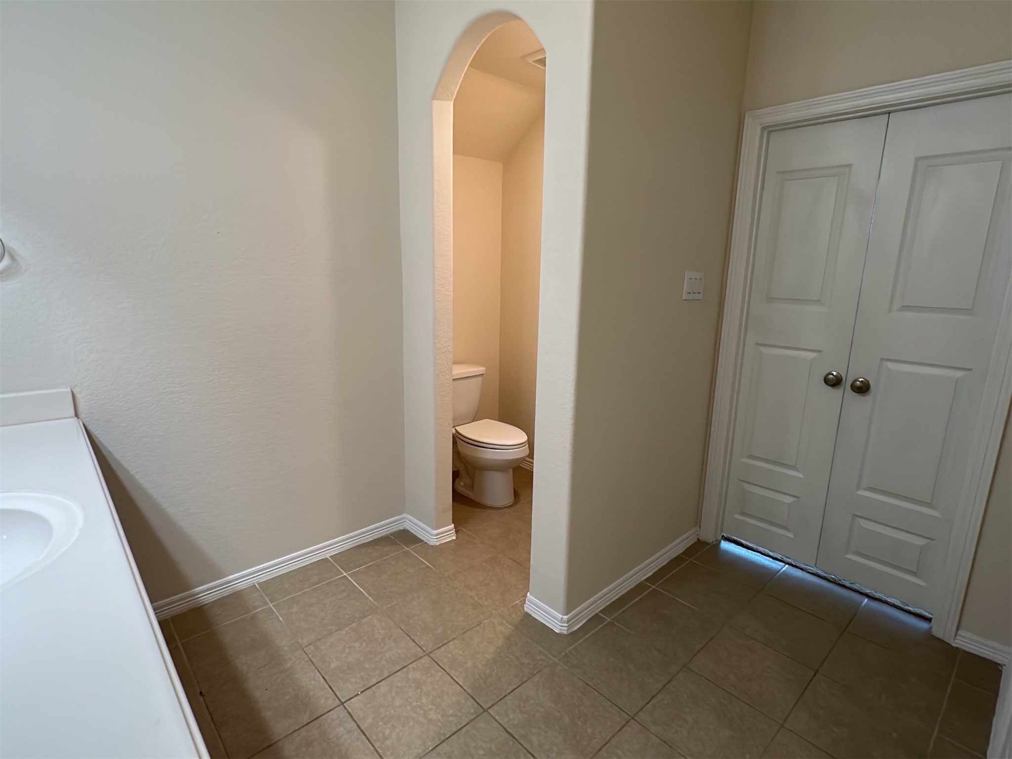 9931 Swindale Ridge Lane Houston, TX 77044 - Photo 17 of 29 a view of a bathroom with a sink