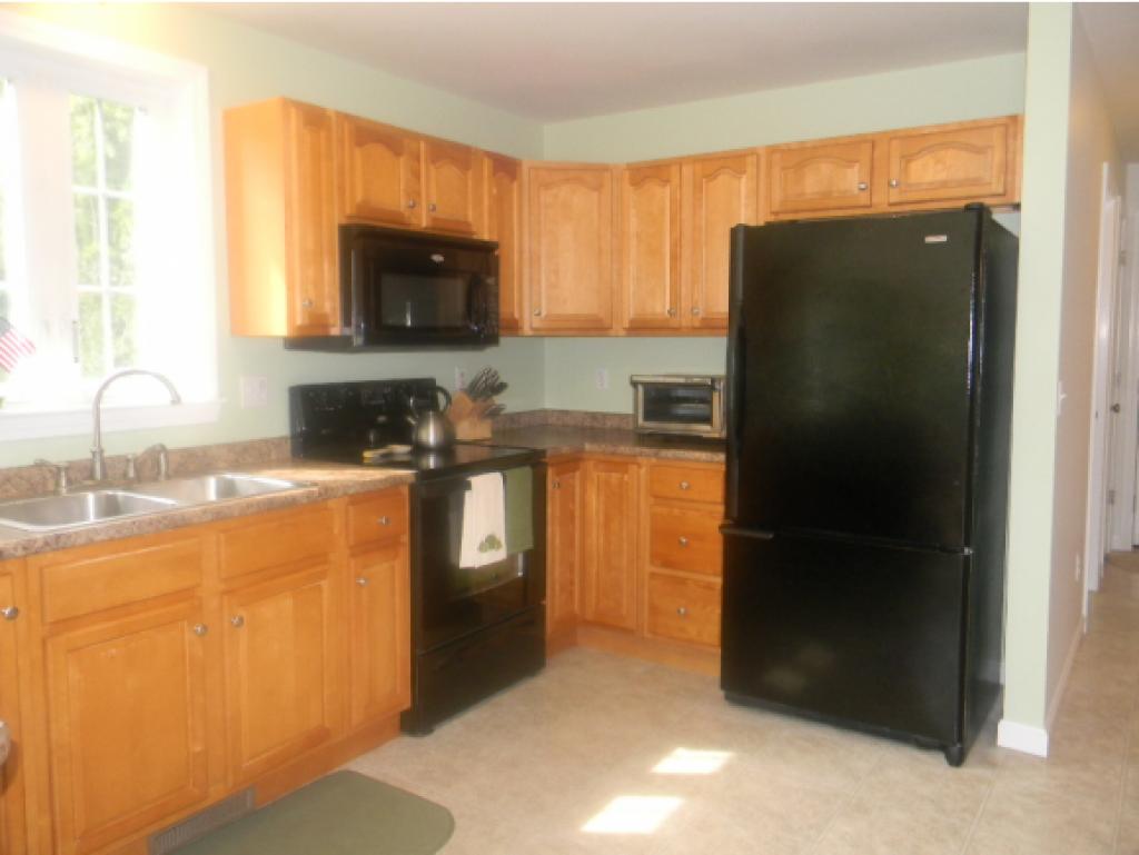 12 Berlang Road Londonderry, NH 03053 - Photo 6 of 32 Gallery Image 6