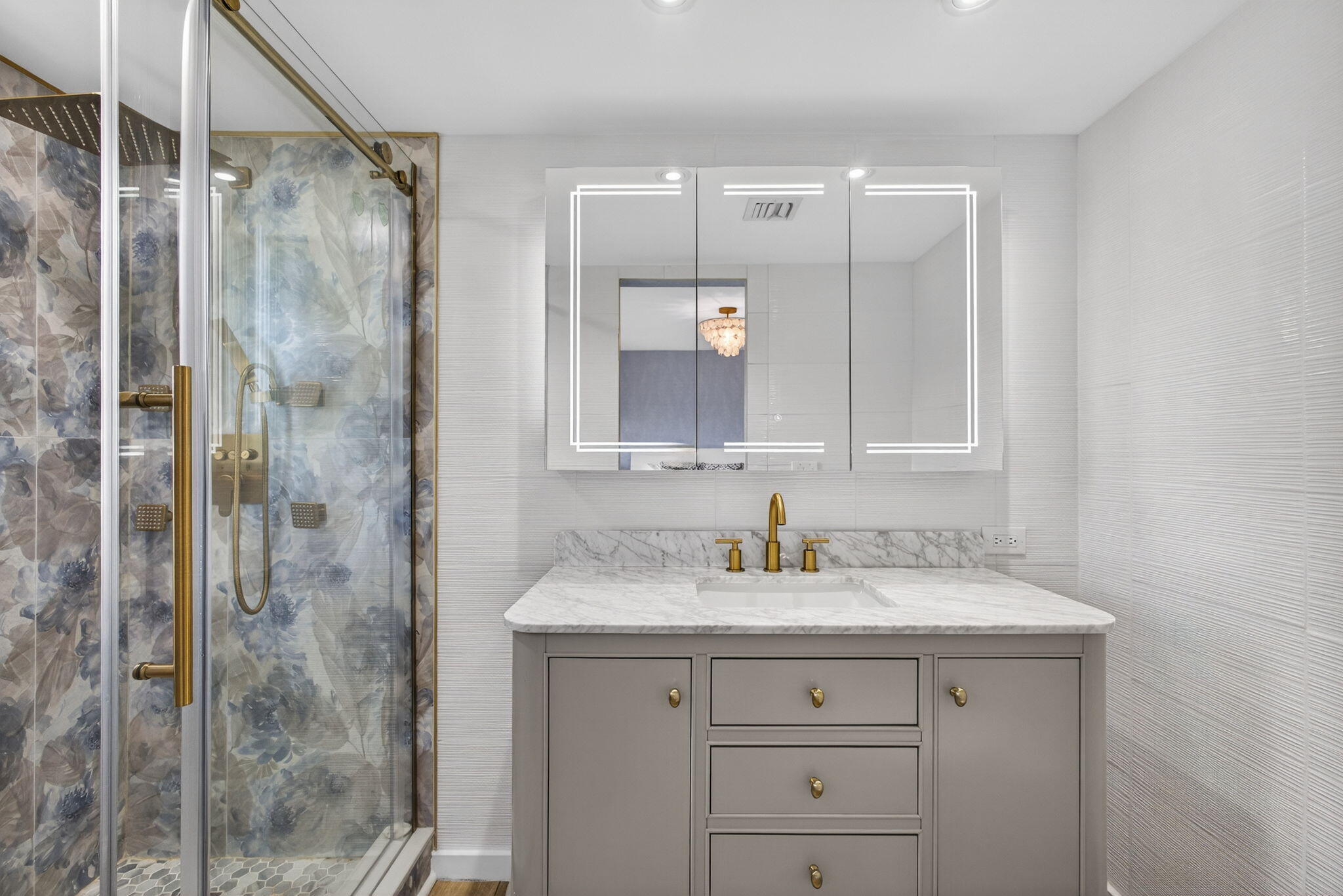 129 South Golfview Road, Unit 6 Lake Worth Beach, FL 33460 - Photo 18 of 51 a bathroom with a shower sink vanity and mirror