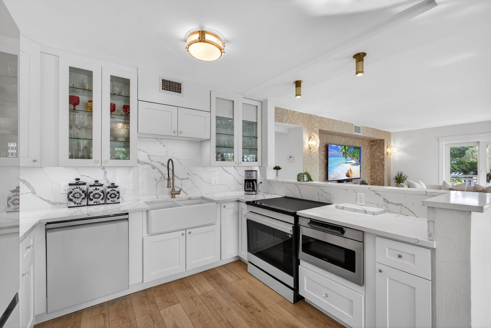 129 South Golfview Road, Unit 6 Lake Worth Beach, FL 33460 - Photo 4 of 51 a kitchen with a stove and a sink