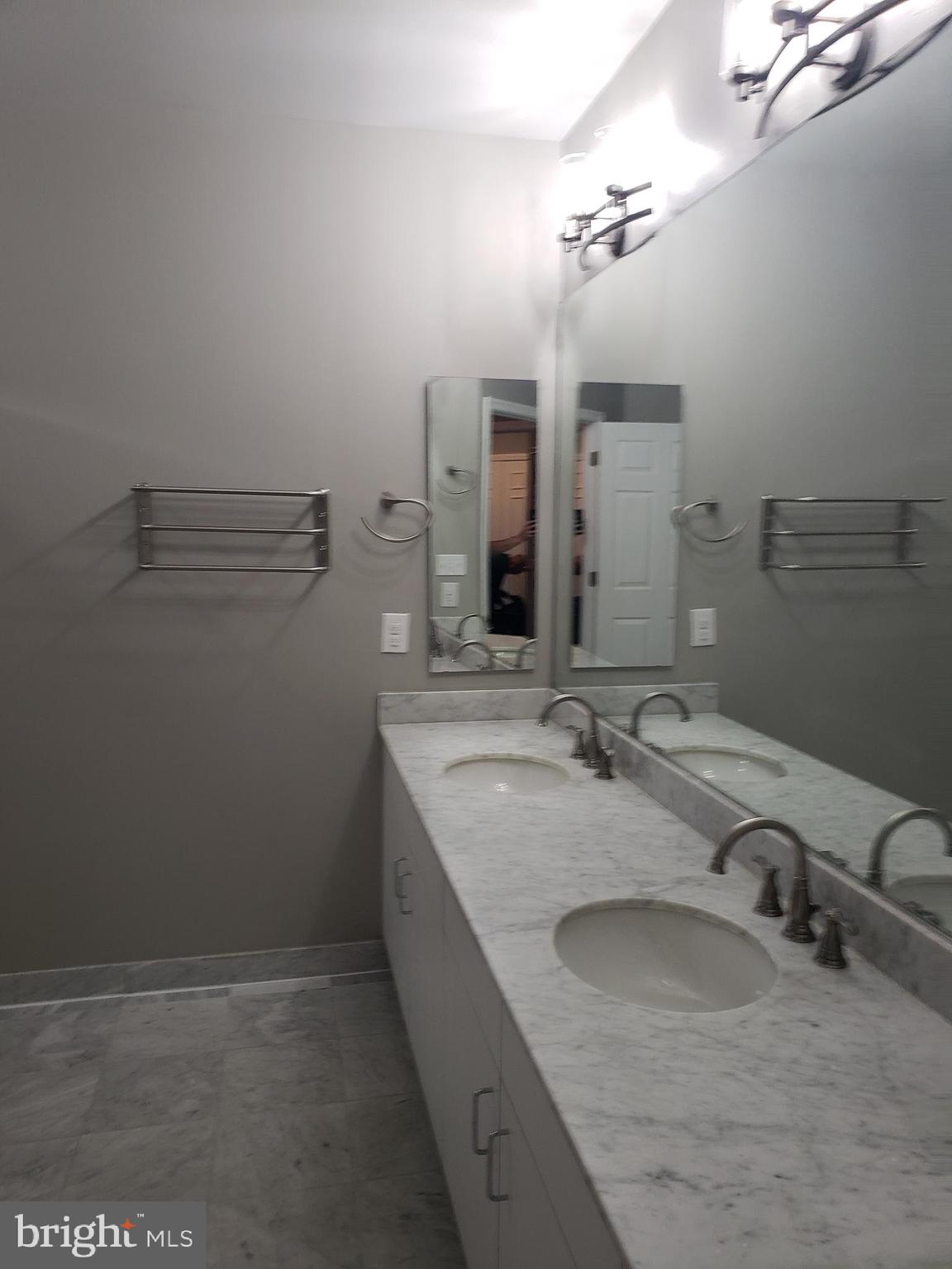 100 Harborview Drive, Unit 2103 Baltimore, MD 21230 - Photo 28 of 40 Primary bathroom, double sinks