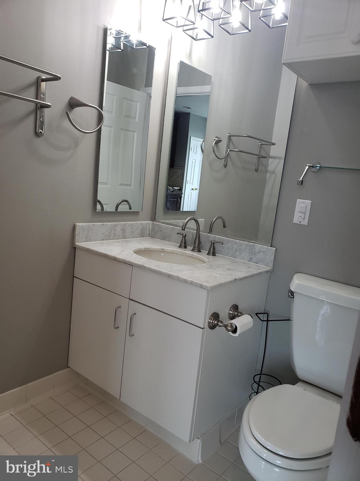 100 Harborview Drive, Unit 2103 Baltimore, MD 21230 - Photo 31 of 40 Hall bath new lighting