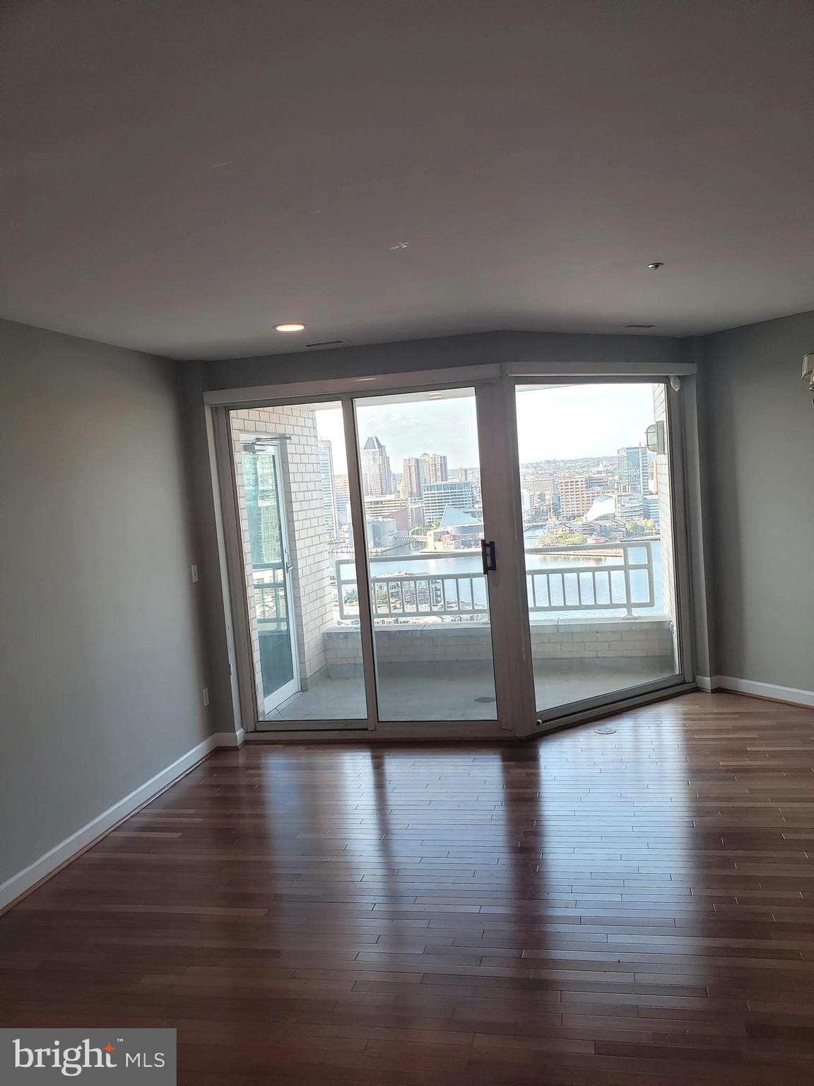 100 Harborview Drive, Unit 2103 Baltimore, MD 21230 - Photo 35 of 40 dining area- family room