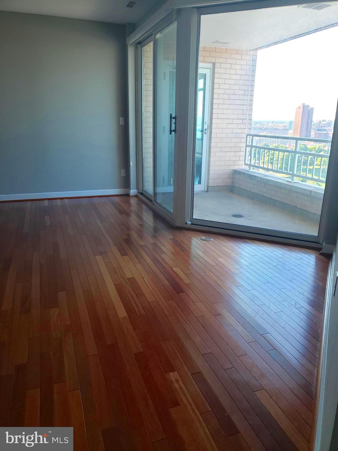 100 Harborview Drive, Unit 2103 Baltimore, MD 21230 - Photo 10 of 40 Family room