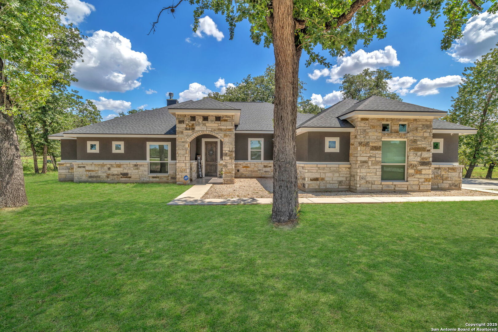 221 Cibolo Ridge La Vernia, TX 78121 - Photo 1 of 43