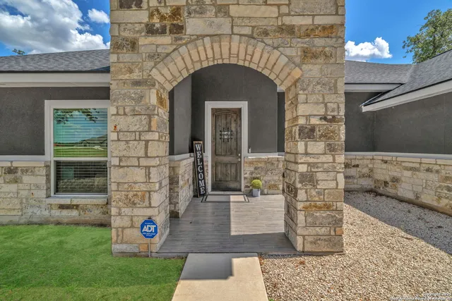 $651,000 | 221 Cibolo Ridge, La Vernia, TX 78121