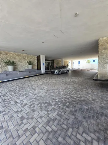 $519,000 | 9225 Collins Avenue, Unit 1409, Surfside, FL 33154