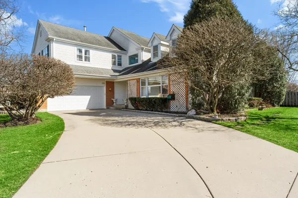$5,750 | 155 Chapel Oaks Drive, Buffalo Grove, IL 60089