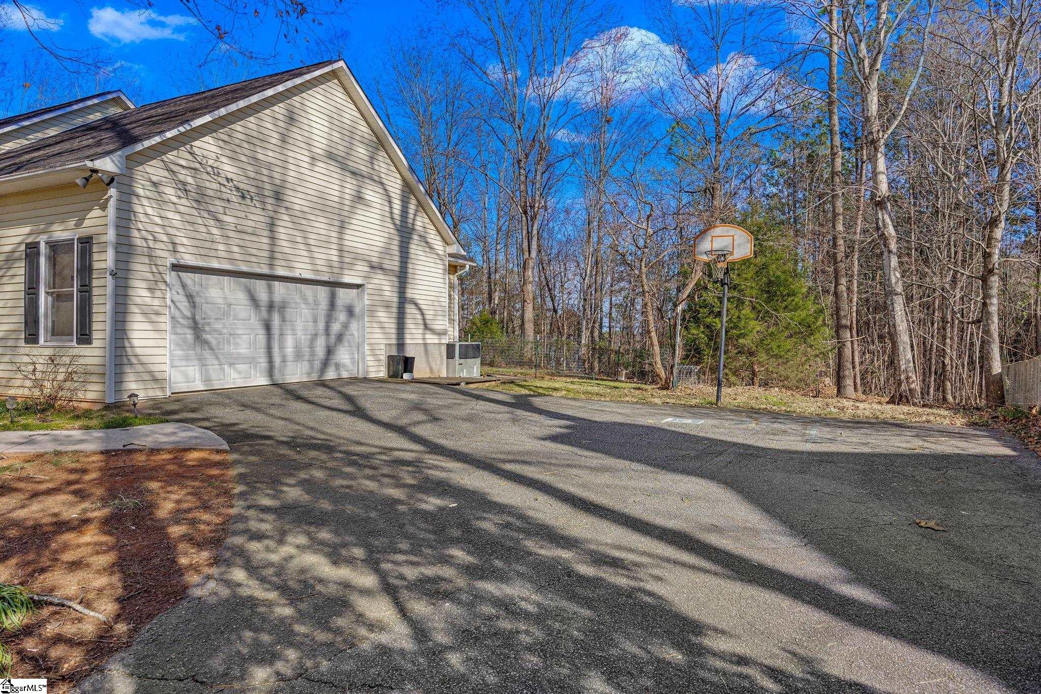 608 Hampton Road Liberty, SC 29657 - Photo 13 of 40