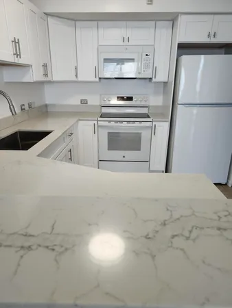 $2,500 | 802 Villa Circle, Boynton Beach, FL 33435