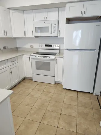 $2,500 | 802 Villa Circle, Boynton Beach, FL 33435