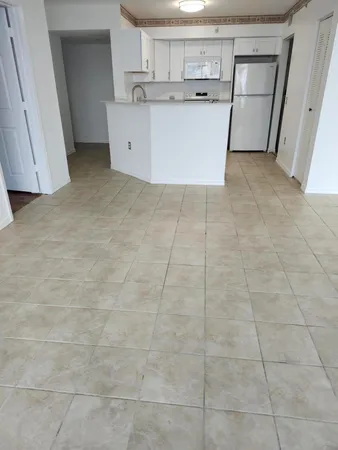 $2,500 | 802 Villa Circle, Boynton Beach, FL 33435
