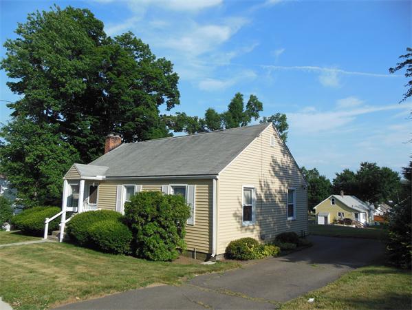 133 Maple Street West Springfield, MA 01089 - Photo 6 of 30 Gallery Image 6