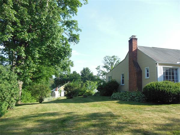 133 Maple Street West Springfield, MA 01089 - Photo 7 of 30 Gallery Image 7
